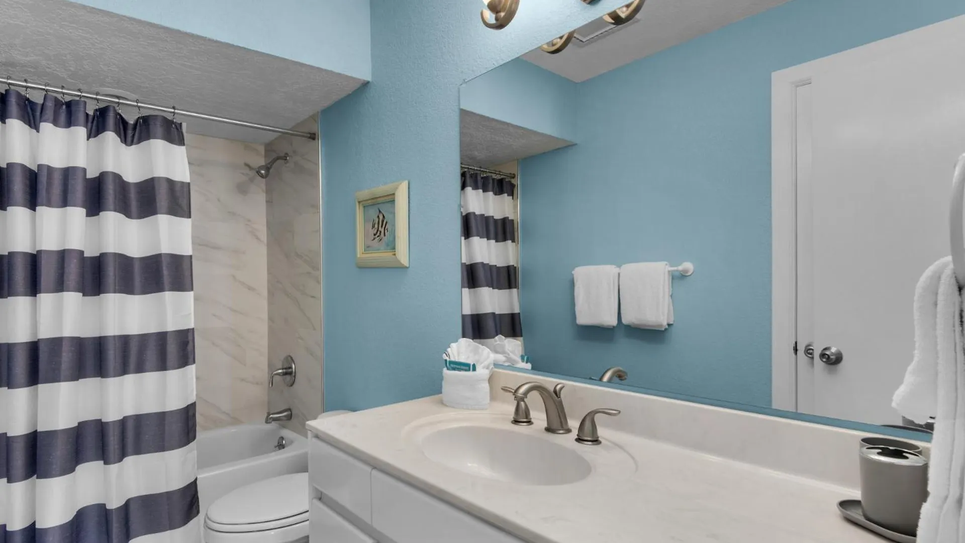 Quiet Surf Townhomes II #6 By Newman-Dailey 德斯廷
