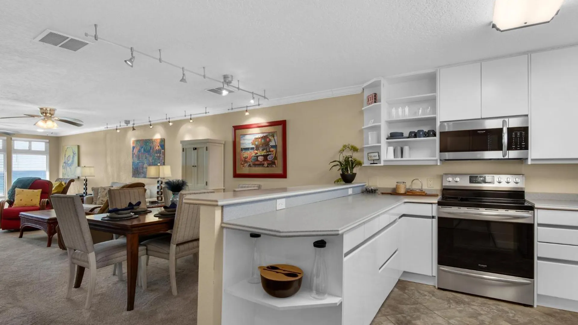 Quiet Surf Townhomes II #6 By Newman-Dailey دستين 0*,